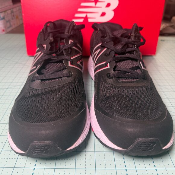 New Balance - M840BR5 Men's Running Shoe Black Red size 14US - wore twice - Picture 7 of 9